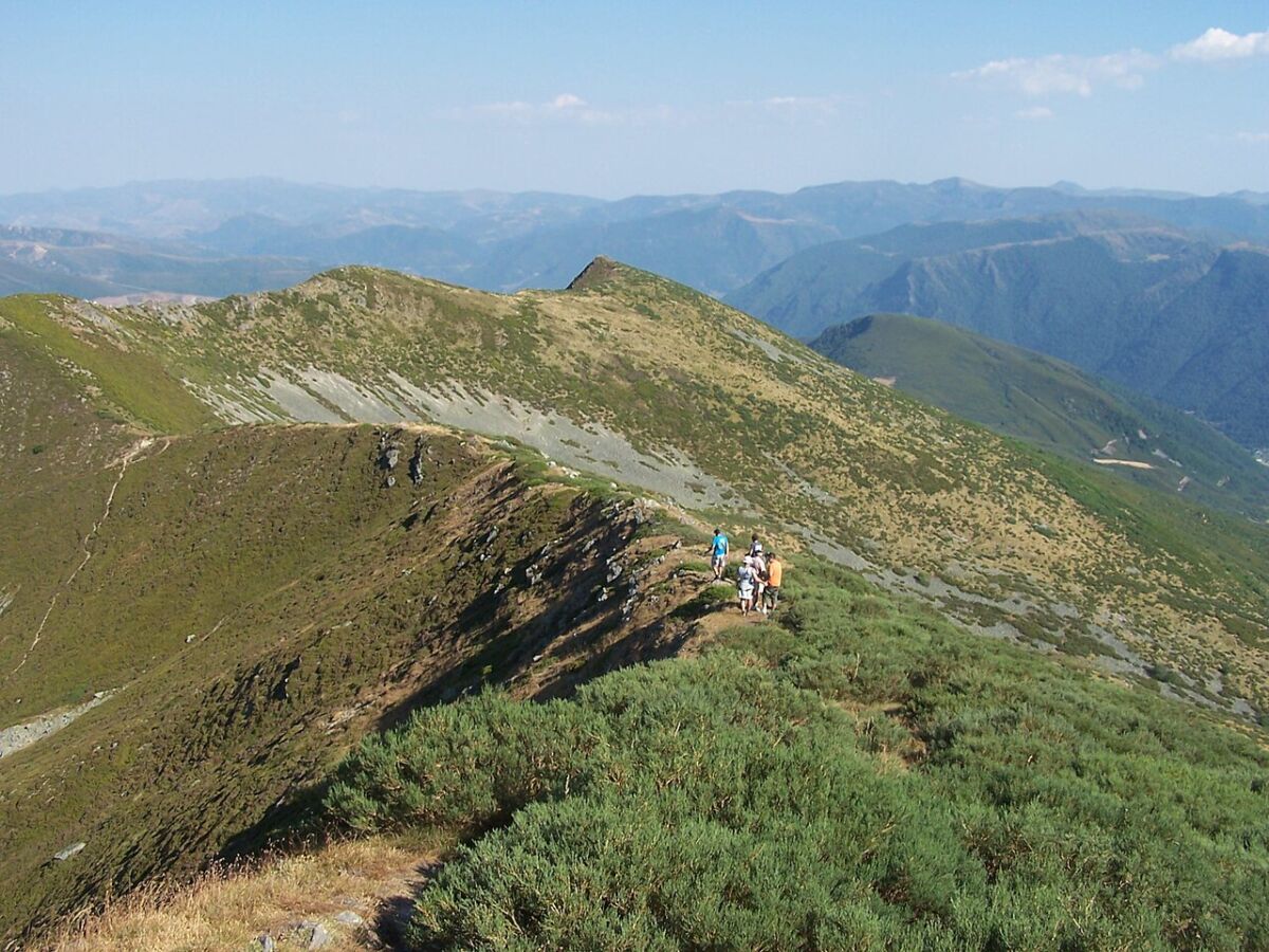 Cresta y paisaje de alta montaña en el Cueto de Arbas