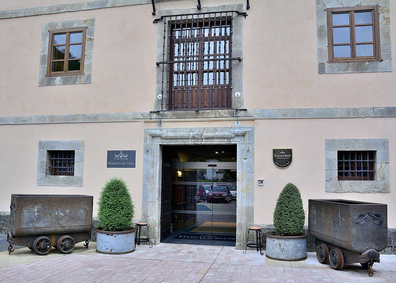 Entrada del monasterio de Corias, actual Parador, en Cangas del Narcea